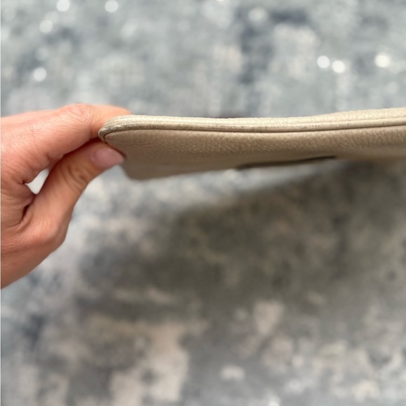 Kate Spade Peddle Leather Wristlet, Beige. - Picture 3 of 9